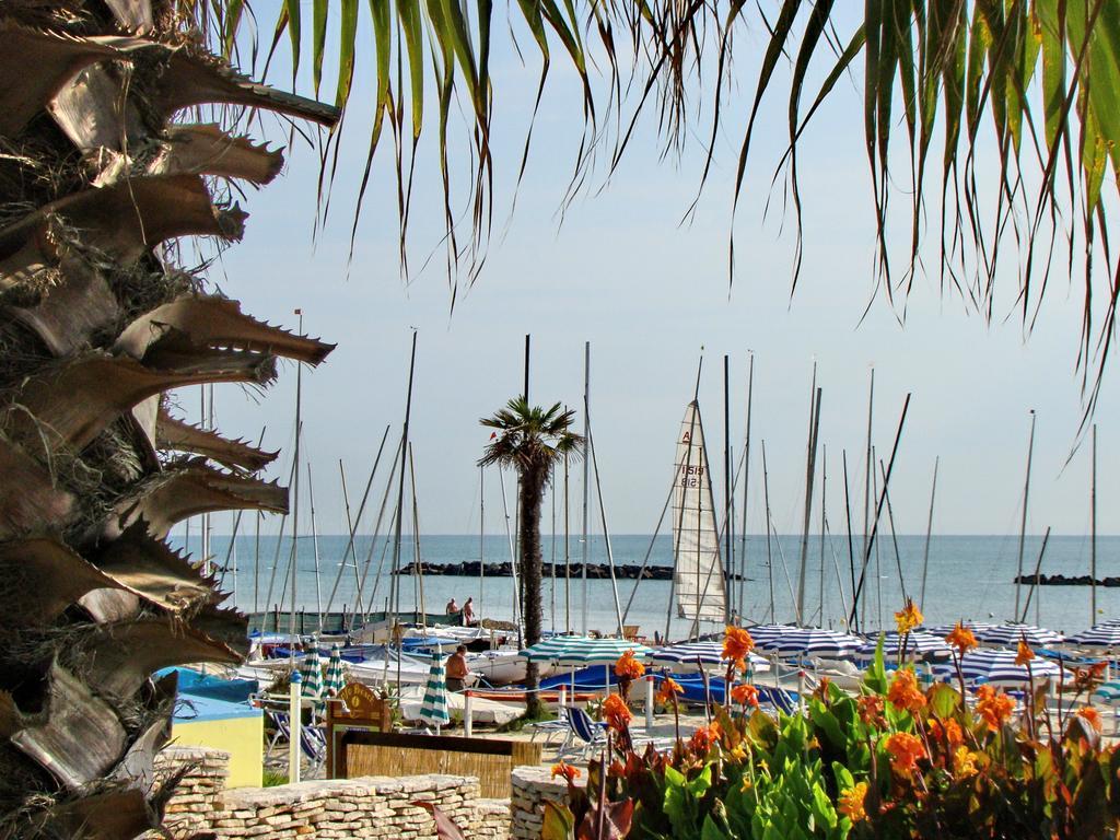 Residence Acquamarina San Benedetto del Tronto Buitenkant foto