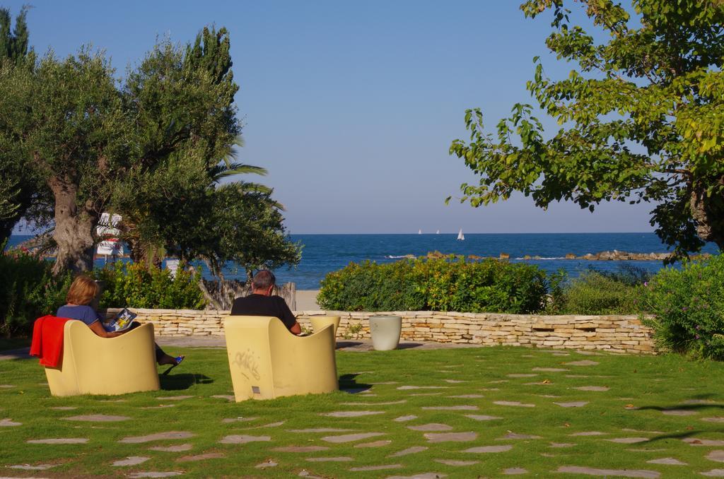 Residence Acquamarina San Benedetto del Tronto Buitenkant foto