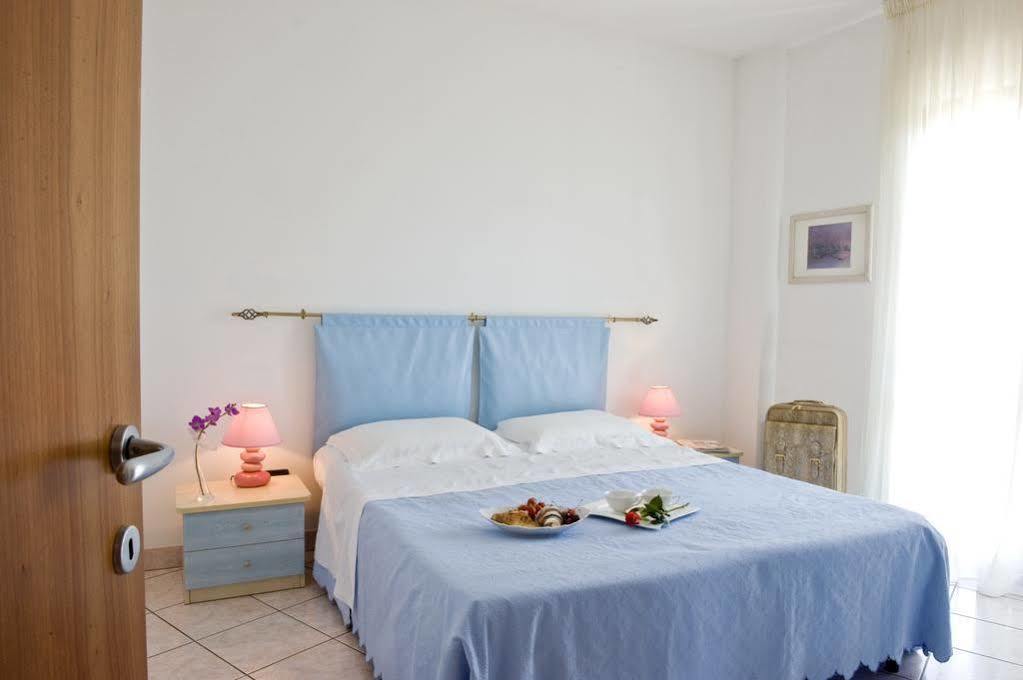 Residence Acquamarina San Benedetto del Tronto Buitenkant foto