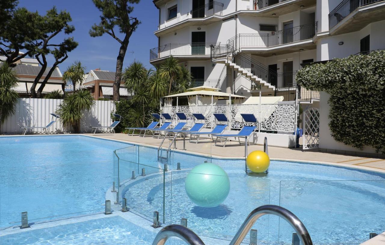 Residence Acquamarina San Benedetto del Tronto Buitenkant foto